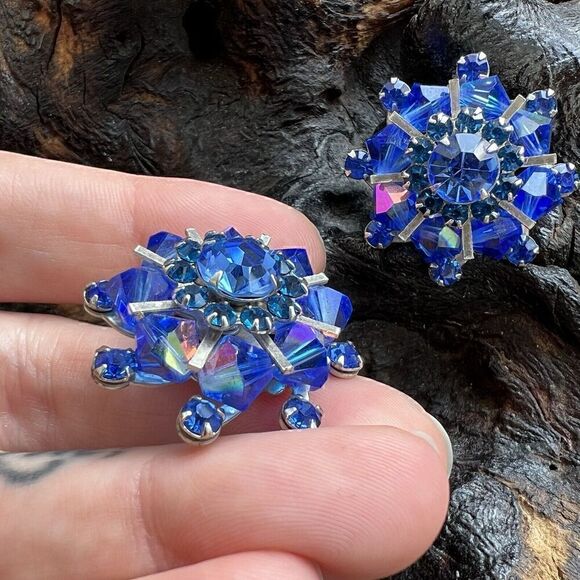Vintage Weiss Aurora Borealis Rhinestone Clip Earrings Blue Flower Cluster Star - Picture 5 of 14
